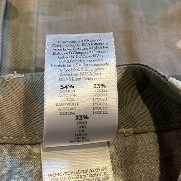 MOTHER The Shaker Chop Crop Fray Pant in Desert Print - Picture 12 of 12